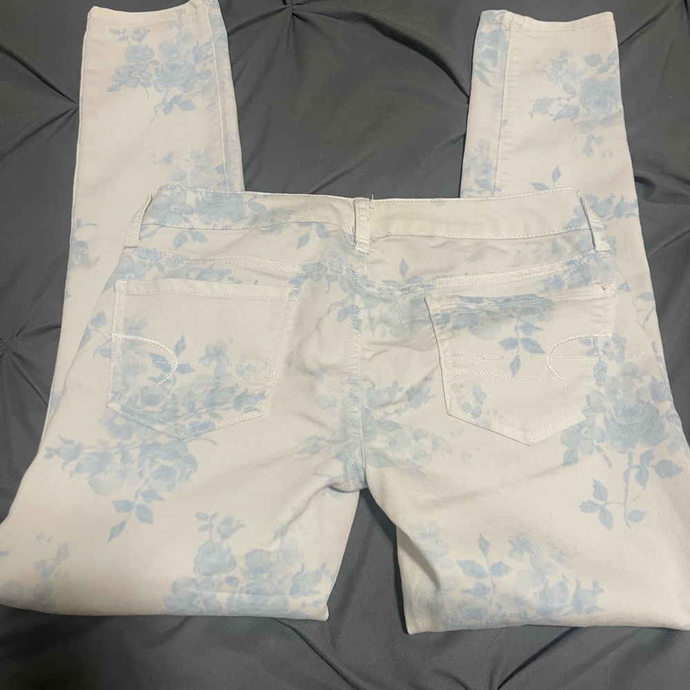 American Eagle size 6 Floral Light Blue Women's Jeans EUC